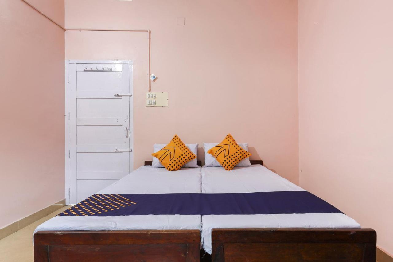 Spot On 68111 Jeena Motels Kollam Exterior foto