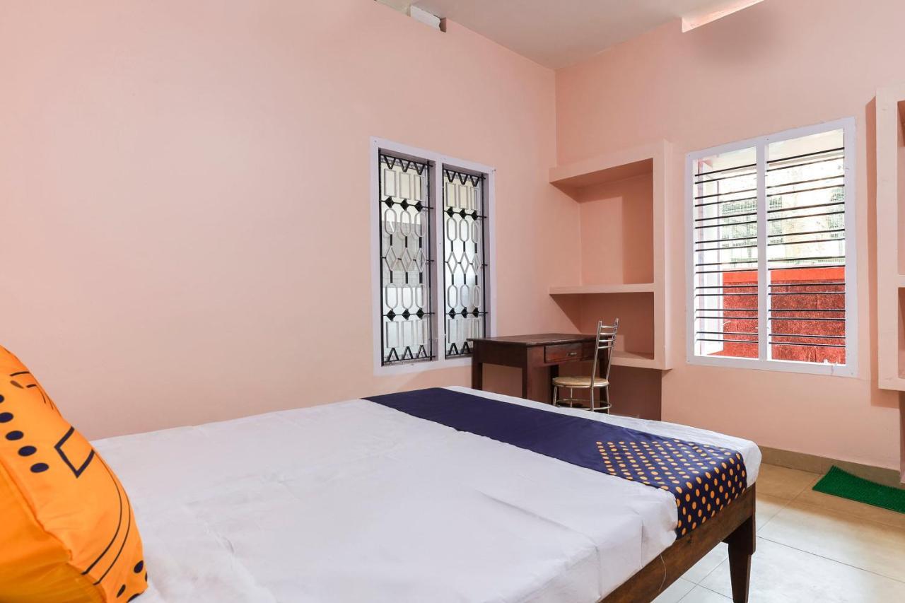 Spot On 68111 Jeena Motels Kollam Exterior foto